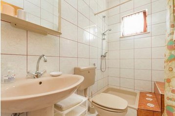 Hrvatska Privát Okrug Gornji, Eksterijer